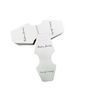 การ์ดกระดาษสีขาวขนาด 8*8 นิ้ว สำหรับต่างหู ขายส่ง พร้อมบริการพิมพ์ลายการ์ดสำหรับเครื่องประดับผม เช่น ยางรัดผม กิ๊บติดผม - Product Image 5