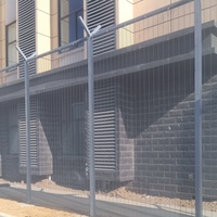 Op maat gemaakte 2 meter hoge 358 anti-klim beveiligingsomheining, duurzaam, milieuvriendelijk, gegalvaniseerd, hoogbeveiligingsmetaalframe HDG + poedercoating