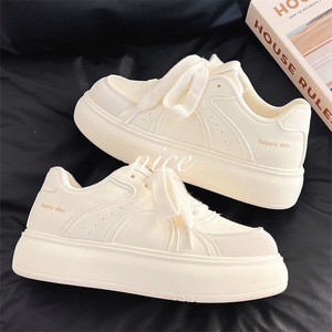 Zapatillas blancas de suela gruesa, ligeras, transpirables y versátiles de nuevo estilo para mujer. Calzado deportivo informal de suela blanda que aumenta la altura, color blanco - Product Image 5