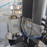 Machine de fraisage CNC 5 axes de précision OUWO pour le travail des profilés en aluminium, système OEM ODM personnalisé pour les fabricants de portes et fenêtres