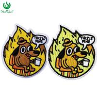 Patch brodé éco-responsable pour chien, à thermocoller, avec auto-agrippant, motif dessin animé - This Is Fine Dog