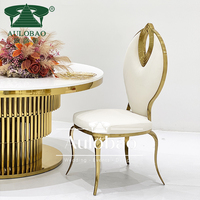 Chaise de salle à manger moderne en cuir PU doré de luxe avec structure en acier inoxydable pour usage hôtelier