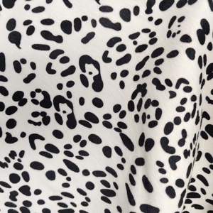 Cuero de vaca natural con estampado de lunares dalmáticos de lujo para la parte superior de zapatos, bolsos y prendas de vestir - Product Image 3