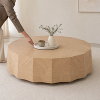 Table basse minimaliste en bois avec base multi-facettes, texture de placage de bois complexe, meuble d'appoint pour salon