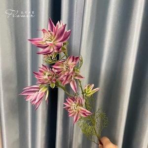 ช่อดอกกุหลาบแดงประดิษฐ์ ผ้าไหมคุณภาพสูง สำหรับตกแต่งงานแต่งงาน ใช้ซ้ำได้ รีไซเคิลได้ - Product Image 4