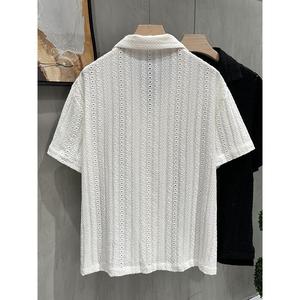 Chemise imprimée blanche ajourée à manches courtes pour homme, col carré, style rétro sud-américain, en soie glacée rafraîchissante, coupe ajustée, pour l'été - Product Image 5