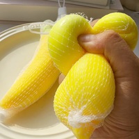 Jouet anti-stress souple en forme de banane, qualité supérieure, design fraise simulée, idéal pour les farces et la décompression, vente en gros, direct usine