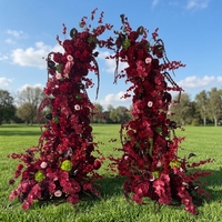 Arche de fleurs en rose bordeaux faite à la main de 2,3 + 2,1 m pour la Saint-Valentin et la fête des mères
