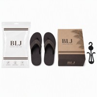 Tongs unisexes personnalisées OEM avec semelle antidérapante en PE, bride en cuir PU marron foncé, semelle diamantée et coutures apparentes
