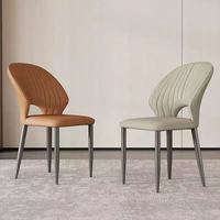 Chaise de salle à manger moderne avec dossier découpé élégant et pieds en métal fins pour la maison, les restaurants, les hôtels et les cafés