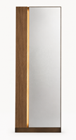 Miroir mural LED pleine longueur en chêne sur mesure avec base en bronze pour projets hôteliers