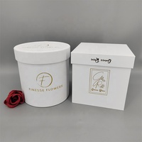 Boîtes en carton personnalisées blanches, design personnalisé, vente chaude, logo personnalisé en feuille d'or mat, boîte cadeau ronde ou carrée pour fleurs