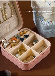 Estuche de Joyería Portátil de Viaje para Mujer, Organizador de Cuero PU para Aretes, Anillos y Collares, 10x10x5cm, Almacenamiento Compacto - Product Image 2