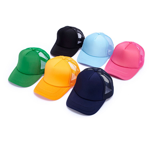Casquette Trucker Respirante Unisexe à Motif Football Coloré pour Célébrations de Matchs de Football, Événements Extérieurs, Plage et Hiver - Product Image 2