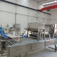 Machine de remplissage et de scellage de liquide de boisson au lait de jus entièrement automatique, machine de remplissage et de scellage de tasses de yaourt