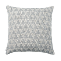 Coussin d'appoint neutre gris clair bleu, texture jacquard fine, pour la décoration des suites d'hôtes B&B et des salons publics