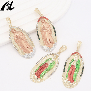 Collar con Colgante de la Virgen María Chapado en Oro de 14K, Lujoso Amuleto Religioso de Moda con Diamantes, Madonna de Guadalupe, Joyería - Product Image 2