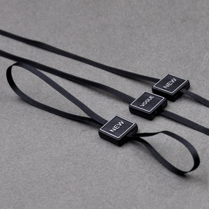 Étiquette de vêtement personnalisée avec logo de marque en relief 3D, boucle de suspension, étiquette en plastique scellée, étiquette durable avec cordon de verrouillage - Product Image 4