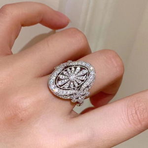 Anello di Lusso con Corona, Fiocco di Neve e Motivi Floreali per Donne, Gioiello da Dito in Stile Elegante - Product Image 2