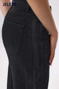 Jeans scuri, larghi e a gamba dritta: pantaloni resistenti ed eleganti. - Product Image 6