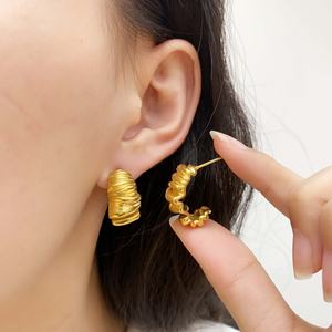 Pendientes de Acero Inoxidable Antideslustre, Chapados en Oro, Modernos y Unisex - Product Image 6