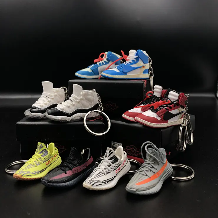 مبيعات بالجملة YZY 350 v2 مصنوع من المطاط البلاستيكي وPCY 350 v2 Air AJ 1 OW حذاء كرة السلة الحذاء الرياضي سلسلة مفاتيح مع صندوق صغير