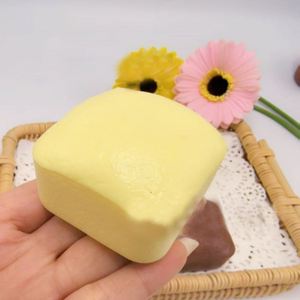 ของเล่นบีบสี่เหลี่ยมเล็ก 7.5 ซม. รูปขนมปัง PU นุ่มพิเศษ - บรรเทาความเครียด ของขวัญสำหรับเด็กและผู้ใหญ่เพื่อการผ่อนคลาย - Product Image 3