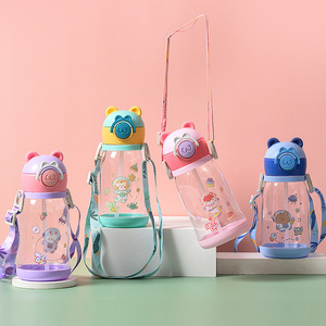 Botella de agua infantil de plástico con pajita, diseño de conejo y oso de dibujos animados, portátil, moderna y bonita, para deportes al aire libre, de la marca Seaygift. - Product Image 2