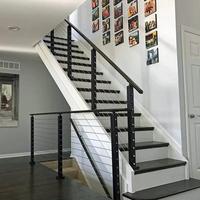 Escaliers et rampes de sécurité vintage Escalier intérieur suspendu avec rampes en verre
