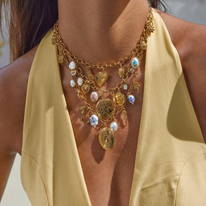 Colgantes de Acero Inoxidable con Baño de Oro de 18K: Perlas, Mariposas, Flores, Piñas, Corazones y Cajas de Fotos – Joyería de Regalo - Product Image 3