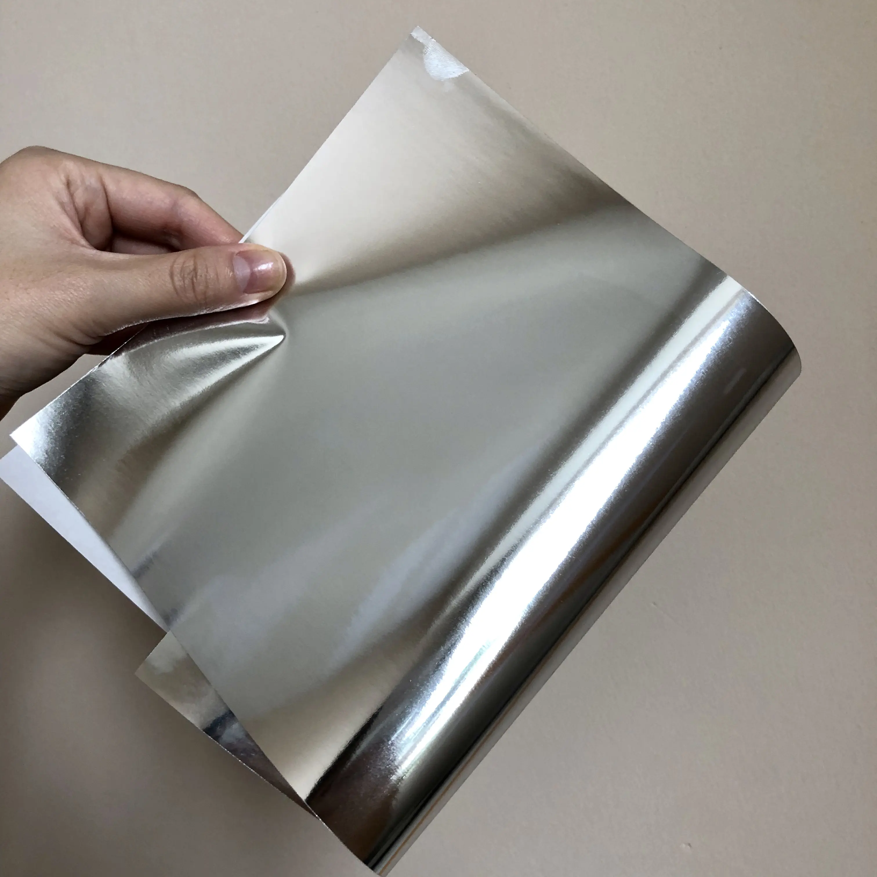 Großhandel benutzer definierte selbst klebende glänzende Silber folie PET-Film aufkleber wasserdichtes Etikett A4 Papier