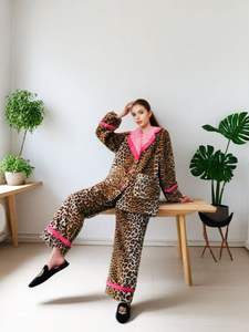 Conjunto de pijama de satén de leopardo con rayas blancas y negras personalizadas para mujer, cierre de cintura elástica, transpirable, térmico, 6XL para verano e invierno - Product Image 3