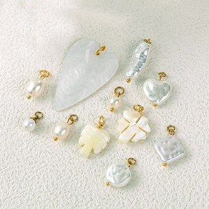 Bouquet di Ciondoli con Perle | Anello in Acciaio Inossidabile Placcato Oro 18K PVD | Pendenti con Perle a Cuore, Ovale, Fiore e Quadrato per la Creazione di Gioielli - Product Image 2