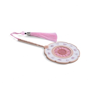 Espejo de Maquillaje de Mano con Borla, Color Rosa, con Logotipo Personalizado, Recuerdo de Boda - Product Image 4
