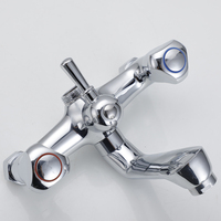 Mélangeurs et robinets de robinet de douche de salle de bains à double poignée de bonne qualité pour le modèle de jet de pluie de printemps et d'été et le prix concurrentiel