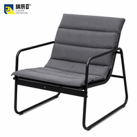 Fauteuil d'extérieur en métal noir avec base en forme de traîneau et coussin anthracite