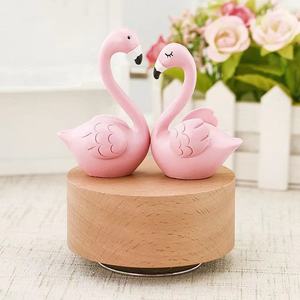 Caja de Música Giratoria Romántica con Flamencos YIYU, Madera de Haya, Ocho Tonos, Diseño Creativo, Pequeño Regalo para el Dí<span class=keywords><strong>a</strong></span> de San Valentín, Mecanismo de 30 Segundos - Product Image 5