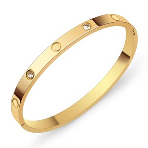 Bracelet jonc en acier inoxydable plaqué or 18 carats avec clous et diamants <span class=keywords><strong>Kaja</strong></span>, bijoux européens pour femmes d'Asie du Sud-Est et d'Indonésie, vente en gros - Product Image 3