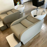 Unité de lavage de cheveux moderne pour salon de beauté et onglerie, avec siège réglable inclinable, lavabo en céramique et base en acier inoxydable haute densité