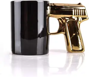 Vente en gros OEM spécial tasse en forme de cool personnalisé en céramique 3D cool conception de pistolet cadeau personnalisé tasse à café pour hommes femmes