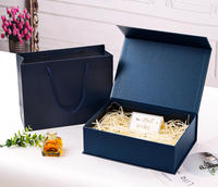 Boîte d'emballage pour vêtements en papier ondulé personnalisée, pour l'expédition et le courrier, matériaux recyclés, laminage brillant, impression en relief