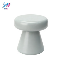 Table d'appoint basse minimaliste moderne en fibre de verre, durable, petite table basse pour la maison, la chambre, le jardin, les centres de villégiature et les hôtels - Vente en gros usine