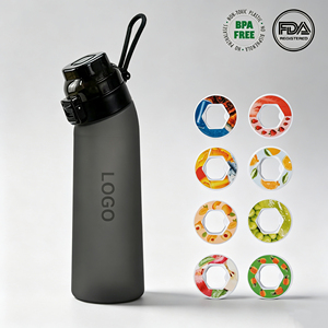Botella de agua Tritan de 22oz con acabado mate degradado, tapa con cierre abatible, portátil, deportiva, con anillo aromático para exteriores. - Product Image 1