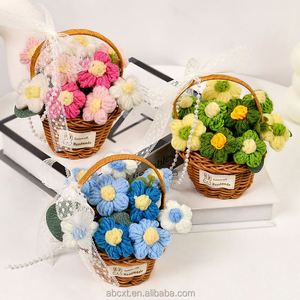 Ramo de Rosas Artificiales Tejidas a Mano, Flor de Ganchillo, Cesta de Flores Hecha a Mano, Planta en Maceta - Product Image 2