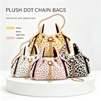 Nouveau sac à main convertible en chaîne avec fermoir cœur en peluche douce et moelleuse, avec garniture en cuir PU pour femme