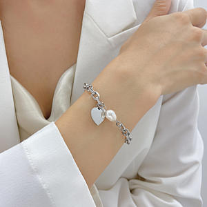 Mode 18K Plaqué Or Perle Coeur Pendentif Bracelet Femmes Étanche Aucune Décoloration En Acier Inoxydable Bijoux En Gros - Product Image 5
