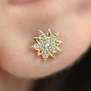 Pendientes de estrella chapados en oro con circonita redonda engastada para mujer, joyería de moda para fiestas. - Product Image 4