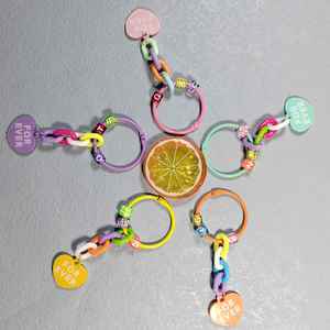 Lindo Llavero con Diseño Creativo de Letras para Coche y Bolso, Accesorio para Chicas, Ideal para Regalo de Cumpleaños - Product Image 4