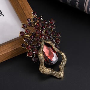 Broche <span class=keywords><strong>de</strong></span> fleur en cristal entièrement ornée <span class=keywords><strong>de</strong></span> strass pour homme, <span class=keywords><strong>boucle</strong></span> en alliage exquise pour mariages et fêtes, badge doré pour banquets - Product Image 3