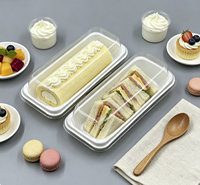 Boîte d'emballage rectangulaire longue en plastique transparent avec base blanche pour sandwichs, toasts et gâteaux roulés